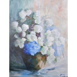 Le vase de fleurs blanches